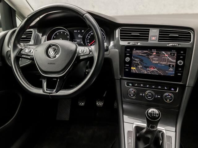 Volkswagen GOLF 1.0 TSI Sportline (APPLE CARPLAY, GROOT NAVI, CLIMATE, STOELVERWARMING, DYNAMISCHE KNIPPERLICHTEN, MASSAGE, ALCANTARA, ADAPTIVE CRUISE, PARKEERSENSOREN, GETINT GLAS, LM VELGEN, NIEUWSTAAT)