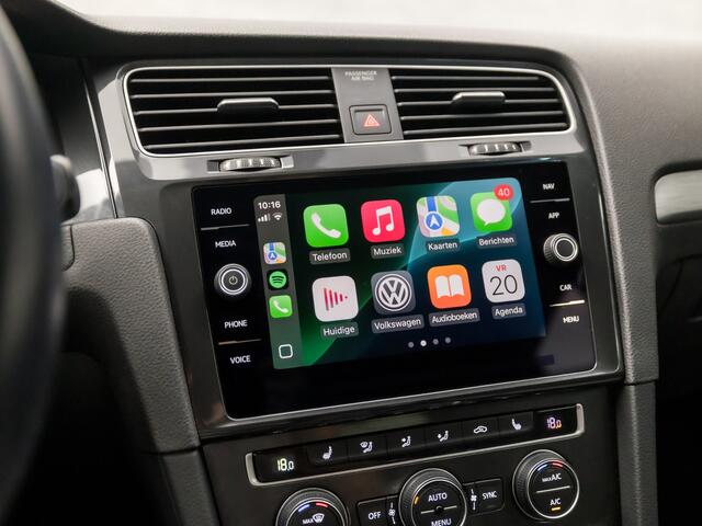 Volkswagen GOLF 1.0 TSI Sportline (APPLE CARPLAY, GROOT NAVI, CLIMATE, STOELVERWARMING, DYNAMISCHE KNIPPERLICHTEN, MASSAGE, ALCANTARA, ADAPTIVE CRUISE, PARKEERSENSOREN, GETINT GLAS, LM VELGEN, NIEUWSTAAT)