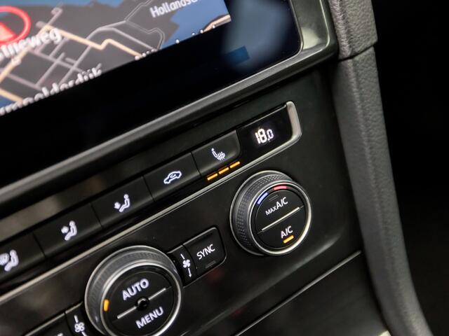Volkswagen GOLF 1.0 TSI Sportline (APPLE CARPLAY, GROOT NAVI, CLIMATE, STOELVERWARMING, DYNAMISCHE KNIPPERLICHTEN, MASSAGE, ALCANTARA, ADAPTIVE CRUISE, PARKEERSENSOREN, GETINT GLAS, LM VELGEN, NIEUWSTAAT)