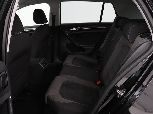 Volkswagen GOLF 1.0 TSI Highline | Full LED | Virtual Cockpit | Carplay | Adaptive cruise | Navigatie | Climate control | Parkeerhulp | Sportstoelen