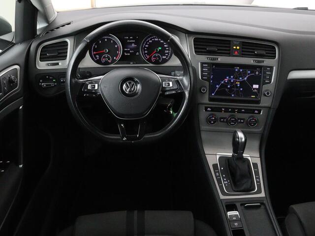 Volkswagen GOLF 1.0 TSI Connected Series | Carplay | Camera | Navigatie | Climate control | Parkeerhulp | Cruise control | Sportstoelen
