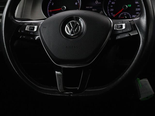 Volkswagen GOLF 1.0 TSI Connected Series | Carplay | Camera | Navigatie | Climate control | Parkeerhulp | Cruise control | Sportstoelen