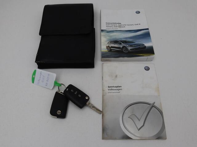 Volkswagen GOLF 1.0 TSI Connected Series | Carplay | Camera | Navigatie | Climate control | Parkeerhulp | Cruise control | Sportstoelen