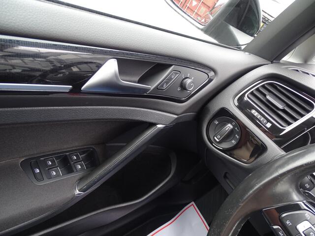 Volkswagen GOLF 1.5 TSI Highline Business R AUTOMAAT|NAVIGATIE|PARKEER SENSOREN|ADAPTIVE CRUISE CONTROL|LED KOPLAPEN|R-LINE|STOELVERWARMING|AIRCO ECC|