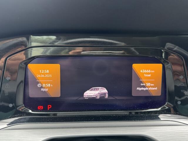 Volkswagen GOLF 1.5 eTSI Style | Memory stoelen | Panoramadak | IQ Light | NL Au