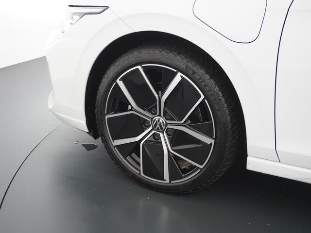 Volkswagen GOLF 1.5 eHybrid 50 Edition NAP | PHEV | Camera | Massage stoel | Navigatie |