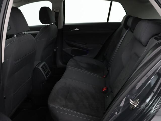 Volkswagen GOLF 1.4 eHybrid Style | Stoel & stuurverwarming | Carplay | Sfeerverlichting | Massage | Memory | Parkeerhulp | Navigatie | Full LED | Adaptive cruise