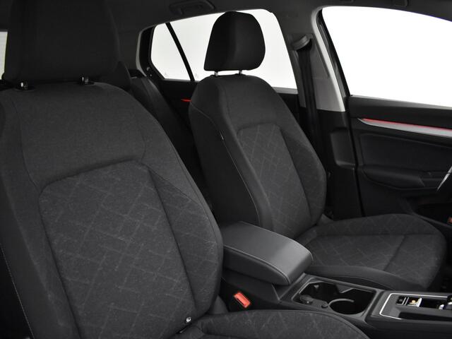 Volkswagen GOLF 1.0 eTsi 110pk DSG Life · Apple/Android Car Play · Navi · P-Sensoren · ACC · DAB · 16'' Inch · Garantie t/m 28-03-2027 of 100.000km