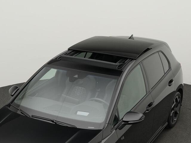Volkswagen GOLF 1.5 TSI 150 pk R-Line Edition | Panoramadak | IQ Light | Harman/Kardon | Achteruitrijcamera | Stoelverwarming