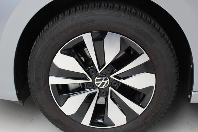 Volkswagen GOLF 1.5 TSI Life | Navigatie | PDC | Camera | LM'16 | Side Assist