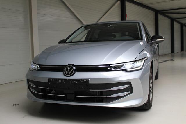 Volkswagen GOLF 1.5 TSI Life | Navigatie | PDC | Camera | LM'16 | Side Assist