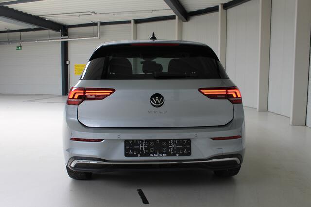 Volkswagen GOLF 1.5 TSI Life | Navigatie | PDC | Camera | LM'16 | Side Assist