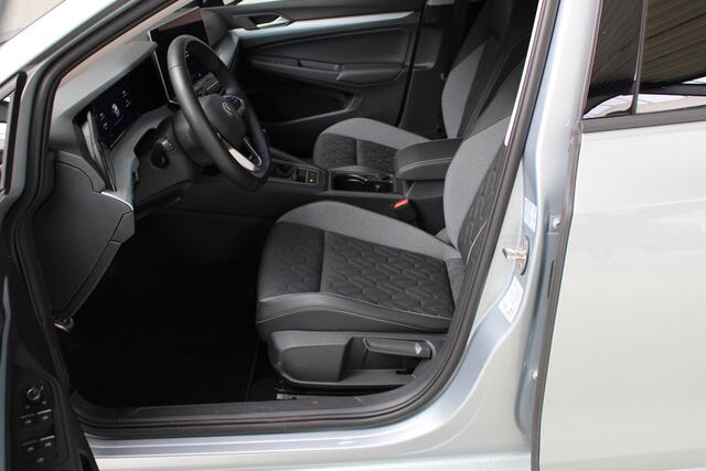 Volkswagen GOLF 1.5 TSI Life | Navigatie | PDC | Camera | LM'16 | Side Assist
