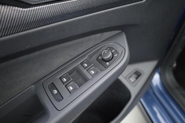 Volkswagen GOLF Variant 1.5 eTSI R-Line DSG | MY25 | Pano | IQ. Light | Adapt. Cruise | Camera | Stoel- Stuurverw. | Apple CarPlay