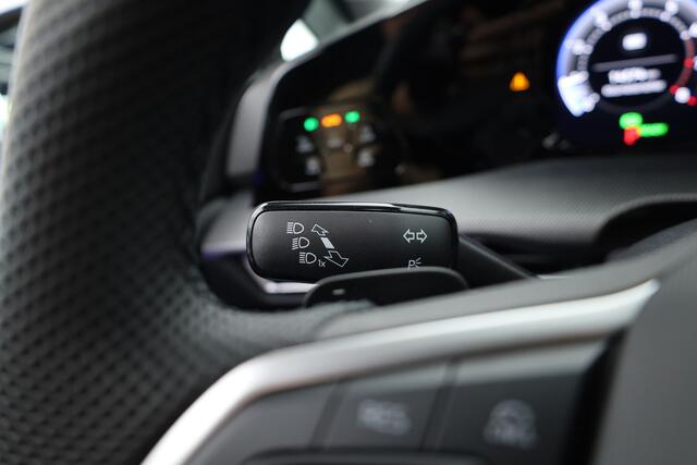 Volkswagen GOLF Variant 1.5 eTSI R-Line DSG | MY25 | Pano | IQ. Light | Adapt. Cruise | Camera | Stoel- Stuurverw. | Apple CarPlay