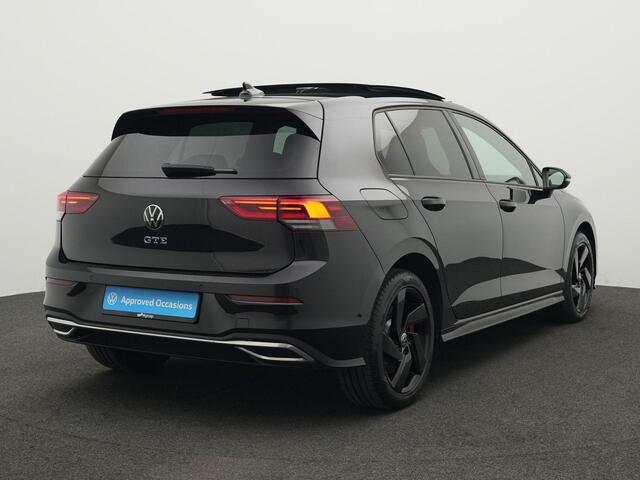 Volkswagen GOLF 1.4 eHybrid 245 pk DSG GTE | Panoramadak | Stuur-/stoelverwarming | Navigatie | Parkeersensoren voor/achter
