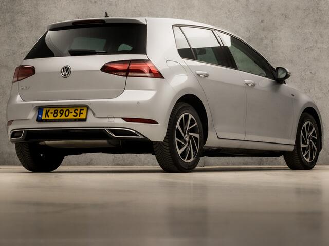 Volkswagen GOLF 1.0 TSI Sportline (APPLE CARPLAY, GROOT NAVI, CLIMATE, STOELVERWARMING, SPORTSTOELEN, ADAPTIVE CRUISE, PARKEERSENSOREN, LM VELGEN, GETINT GLAS, NIEUWSTAAT)