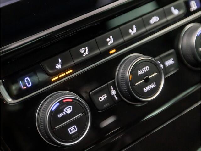 Volkswagen GOLF 1.0 TSI Sportline (APPLE CARPLAY, GROOT NAVI, CLIMATE, STOELVERWARMING, SPORTSTOELEN, ADAPTIVE CRUISE, PARKEERSENSOREN, LM VELGEN, GETINT GLAS, NIEUWSTAAT)