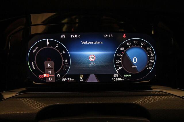 Volkswagen GOLF GTE 1.4 TSI eHybrid 245 pk DSG Automaat Trekhaak, Navigatie, Parkeersensoren, LED koplampen, Stoelverwarming, App connect, DAB, Radio, Stuurwiel verwarmd