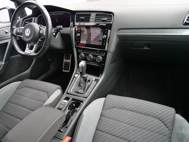 Volkswagen GOLF 1.5 TSI 150pk Highline Business R Automaat Schuifdak / Navigatie / Adaptive cruise