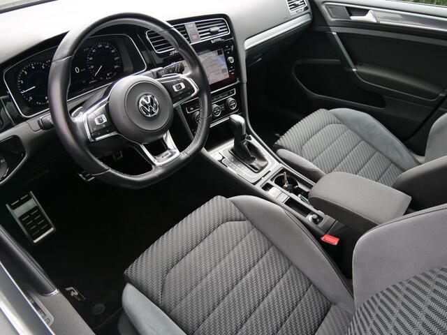 Volkswagen GOLF 1.5 TSI 150pk Highline Business R Automaat Schuifdak / Navigatie / Adaptive cruise