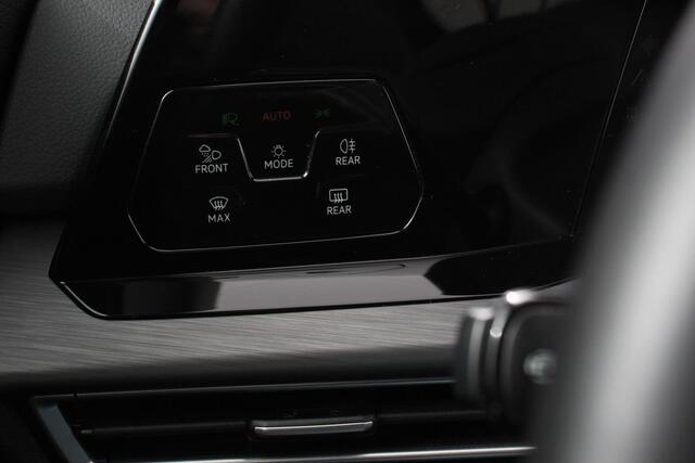 Volkswagen GOLF 1.4 eHybrid DSG Style 204 Pk | Navigatie | Adaptive Cruise Control | Lane Assist | Privacy Glass | Stoel/Stuurverwarming |