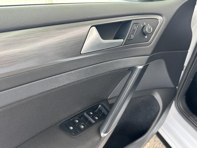 Volkswagen GOLF | R-LINE | STL.VERW/MASS. | CRUISE | CARPLAY | NAP |