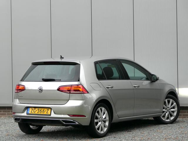 Volkswagen GOLF 1.5 TSI AUT Highline Navi / Stoelverwarming / Led