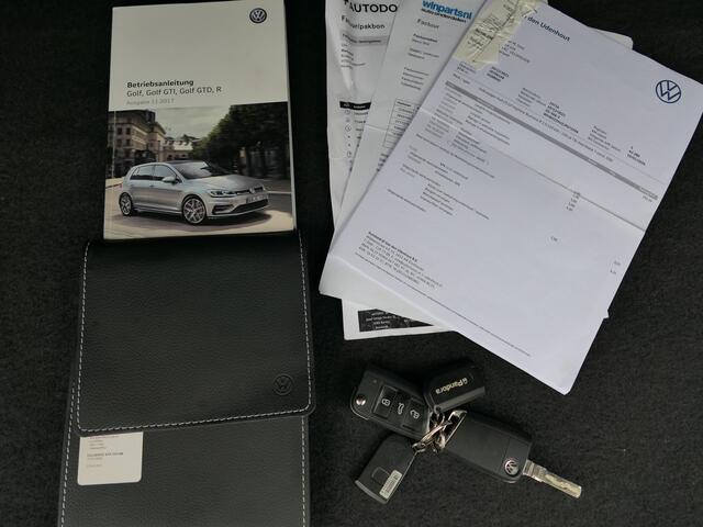Volkswagen GOLF 1.5 TSI AUT Highline Navi / Stoelverwarming / Led