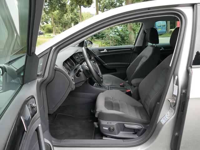 Volkswagen GOLF 1.5 TSI AUT Highline Navi / Stoelverwarming / Led