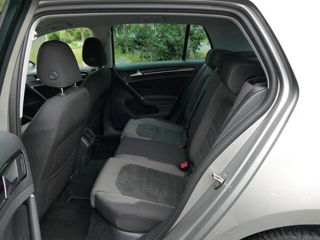 Volkswagen GOLF 1.5 TSI AUT Highline Navi / Stoelverwarming / Led