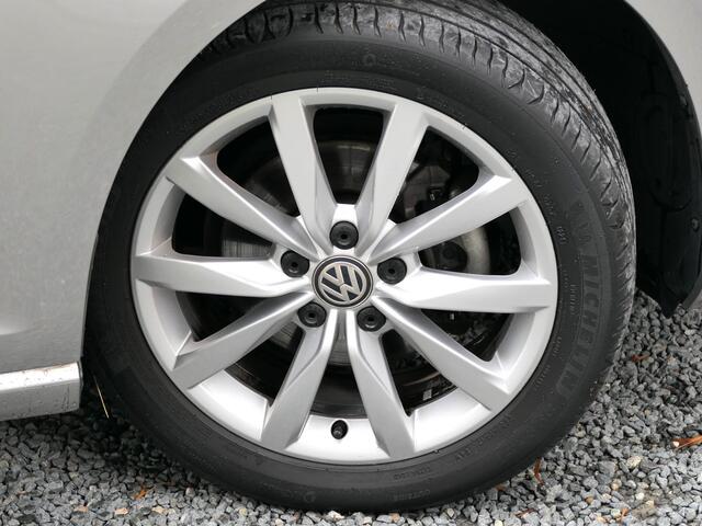 Volkswagen GOLF 1.5 TSI AUT Highline Navi / Stoelverwarming / Led