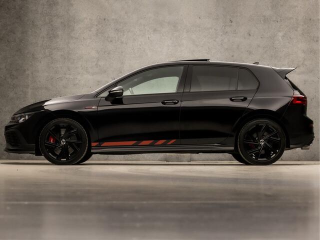 Volkswagen GOLF 2.0 TSI GTI Clubsport 301Pk Automaat (SCHUIFDAK, HARMAN/KARDON, GRILL VERLICHT, APPLE CARPLAY, KUIPSTOELEN, STUUR/STOELVERWARMING, IQ LIGHT, CAMERA, LEDER/ALCANTARA, KEYLESS, SFEERVERLICHTING, NIEUWSTAAT)