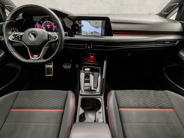 Volkswagen GOLF 2.0 TSI GTI Clubsport 301Pk Automaat (SCHUIFDAK, HARMAN/KARDON, GRILL VERLICHT, APPLE CARPLAY, KUIPSTOELEN, STUUR/STOELVERWARMING, IQ LIGHT, CAMERA, LEDER/ALCANTARA, KEYLESS, SFEERVERLICHTING, NIEUWSTAAT)