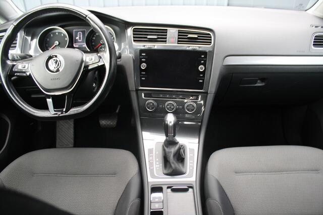 Volkswagen GOLF 1.0 TSI Comfortline AUTOMAAT - NAVIGATIE - TREKHAAK - PDC
