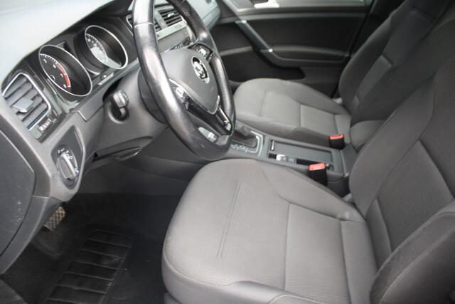 Volkswagen GOLF 1.0 TSI Comfortline AUTOMAAT - NAVIGATIE - TREKHAAK - PDC