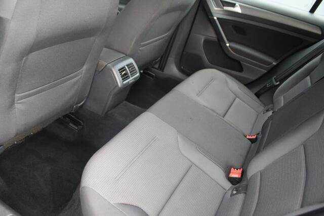 Volkswagen GOLF 1.0 TSI Comfortline AUTOMAAT - NAVIGATIE - TREKHAAK - PDC