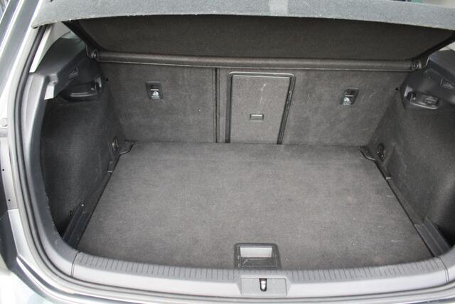 Volkswagen GOLF 1.0 TSI Comfortline AUTOMAAT - NAVIGATIE - TREKHAAK - PDC