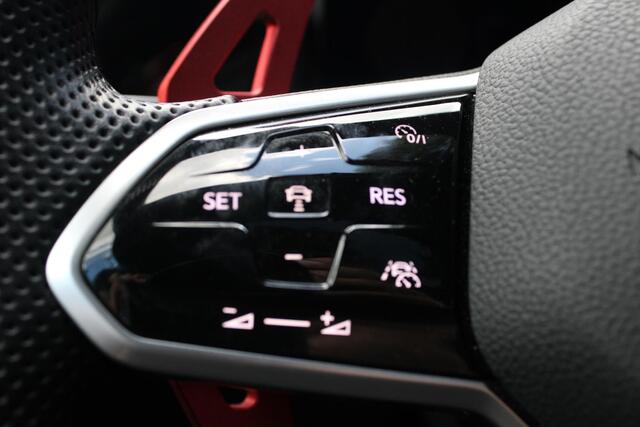 Volkswagen GOLF 2.0 TSI GTI / LED V + A / HARMAN KARDON / SCHUIFDAK
