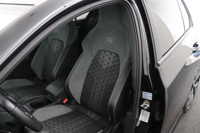 Volkswagen GOLF 1.5 eTSI R-Line Trekhaak Harman/Kardon Camera 18' LMV