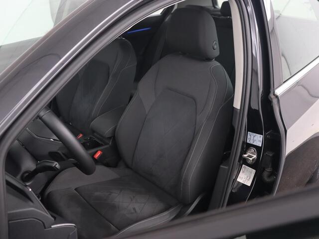 Volkswagen GOLF 1.4 eHybrid Style | Head-Up | Trekhaak | Stoel & stuurverwarming | Massage | Adaptive cruise | Memory | Carplay | LED Plus | Navigatie | PHEV | Plug In