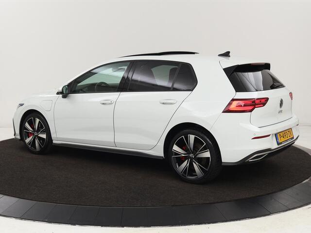 Volkswagen GOLF 1.4 eHybrid GTE | Panoramadak | Stoel & stuurverwarming | Trekhaak | Adaptive cruise | Sfeerverlichting | LED Plus | Carplay | Sportstoelen | Navigatie | PHEV | Plug In
