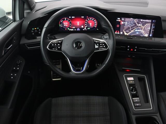Volkswagen GOLF 1.4 eHybrid GTE | Panoramadak | Stoel & stuurverwarming | Trekhaak | Adaptive cruise | Sfeerverlichting | LED Plus | Carplay | Sportstoelen | Navigatie | PHEV | Plug In