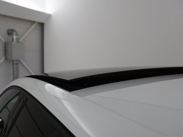 Volkswagen GOLF 1.4 eHybrid GTE | Panoramadak | Stoel & stuurverwarming | Trekhaak | Adaptive cruise | Sfeerverlichting | LED Plus | Carplay | Sportstoelen | Navigatie | PHEV | Plug In