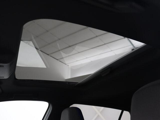 Volkswagen GOLF 1.4 eHybrid GTE | Panoramadak | Stoel & stuurverwarming | Trekhaak | Adaptive cruise | Sfeerverlichting | LED Plus | Carplay | Sportstoelen | Navigatie | PHEV | Plug In