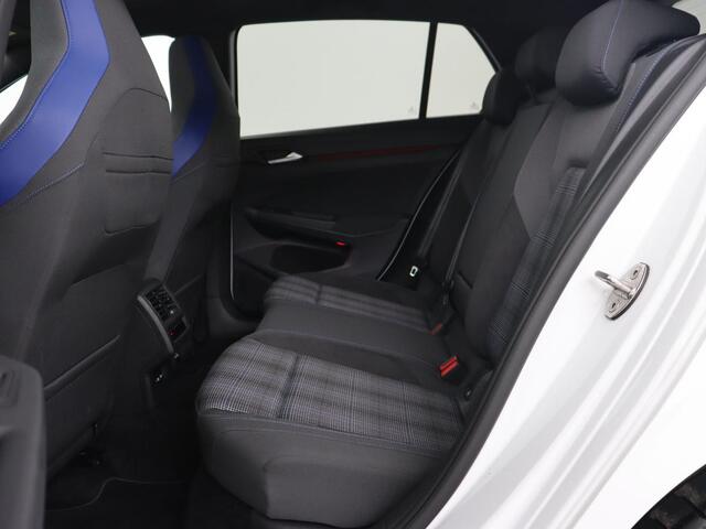 Volkswagen GOLF 1.4 eHybrid GTE | Panoramadak | Stoel & stuurverwarming | Trekhaak | Adaptive cruise | Sfeerverlichting | LED Plus | Carplay | Sportstoelen | Navigatie | PHEV | Plug In