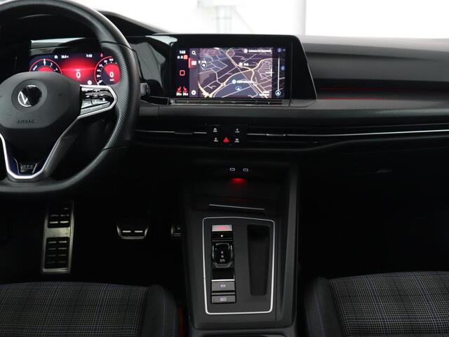 Volkswagen GOLF 1.4 eHybrid GTE | Panoramadak | Stoel & stuurverwarming | Trekhaak | Adaptive cruise | Sfeerverlichting | LED Plus | Carplay | Sportstoelen | Navigatie | PHEV | Plug In