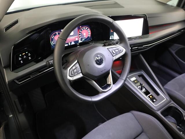 Volkswagen GOLF 1.4 eHybrid Style 204 pk Automaat (DSG) | Navigatie | Panoramadak | Elektr. trekhaak | Parkeersensoren (Park assist) | Achteruitrijcamera | Stoelverwarming |