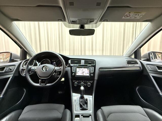 Volkswagen GOLF 1.6 TDI Connected Series *Eerste Eigenaar* Stoelmassage / 1/2 Leder / Adapt. Cruise / Uitklapbare Trekhaak / Carplay / Stoelverwarming / Org.NL!