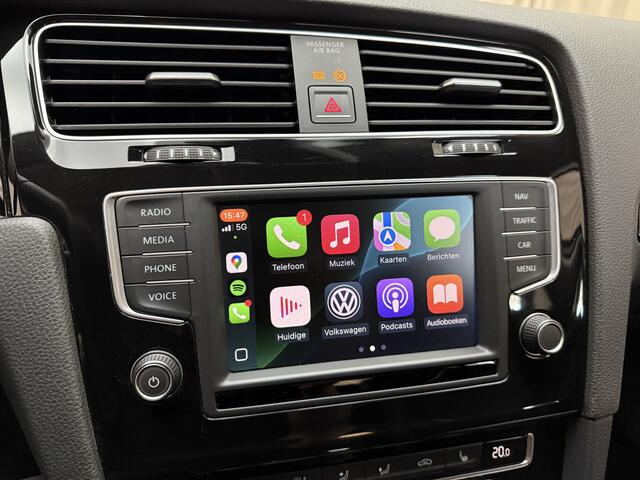 Volkswagen GOLF 1.6 TDI Connected Series *Eerste Eigenaar* Stoelmassage / 1/2 Leder / Adapt. Cruise / Uitklapbare Trekhaak / Carplay / Stoelverwarming / Org.NL!